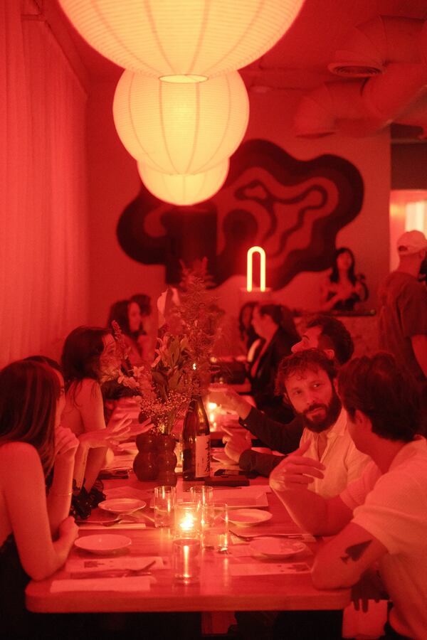 Ruma Kashoro's Mix & Simmer pop-up seats guests at the same table to encourage connection. (Courtesy of Olive Norman & Visage Temps)