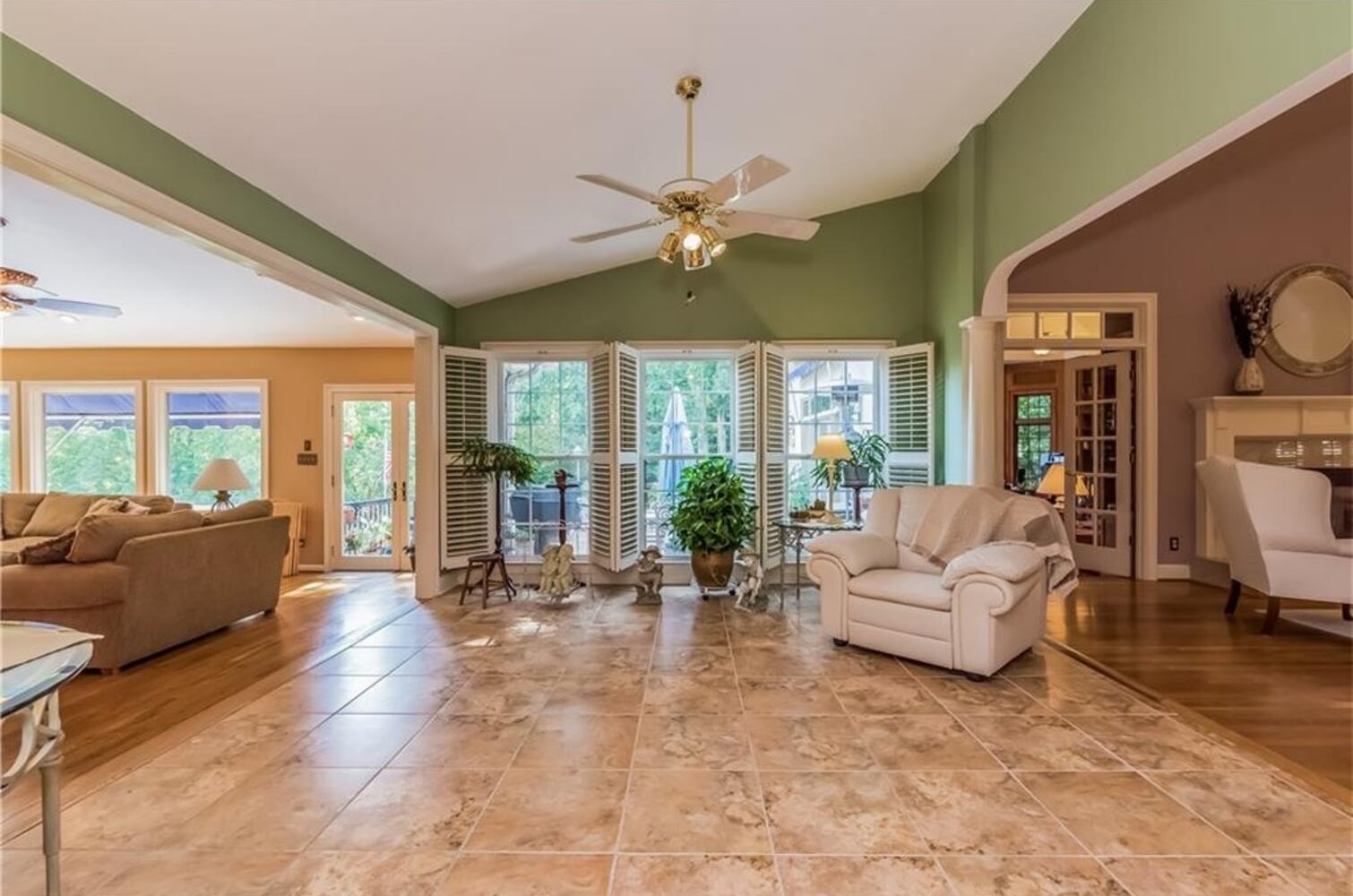 370 Arroyo Dr, Roswell, GA 30075
