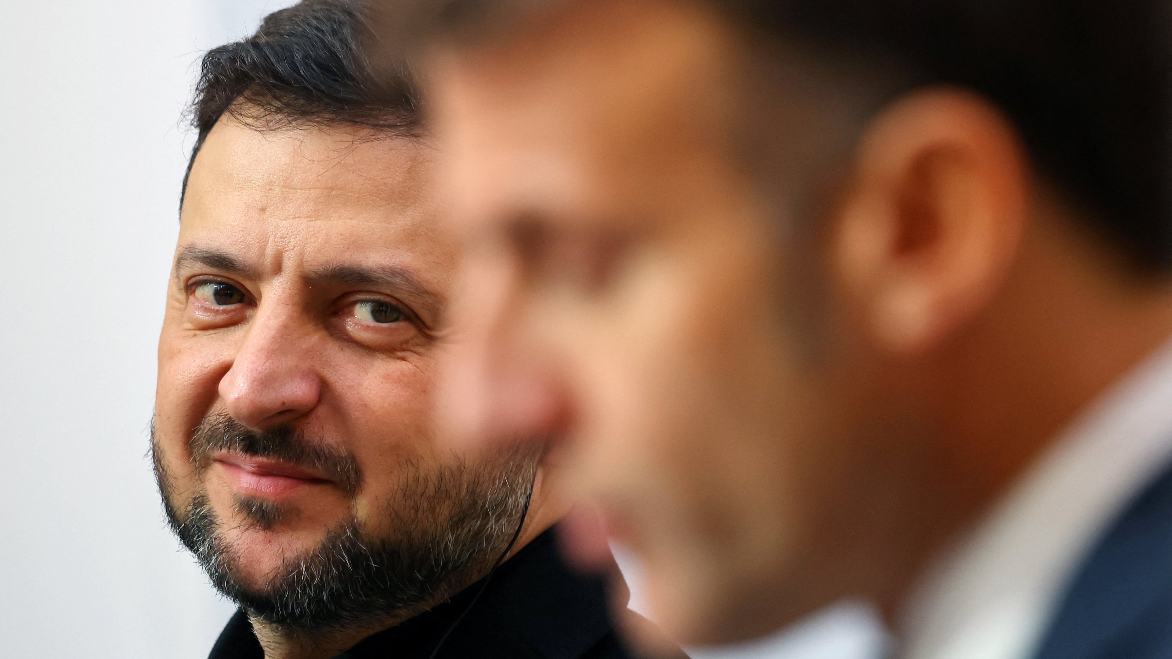 Ukrainian President Volodymyr Zelenskyy, left, and French President Emmanuel Macron, attend a joint press conference at the Elysee Palace in Paris, Monday, Nov. 17, 2025. (Sarah Meyssonnier, Pool Photo via AP)