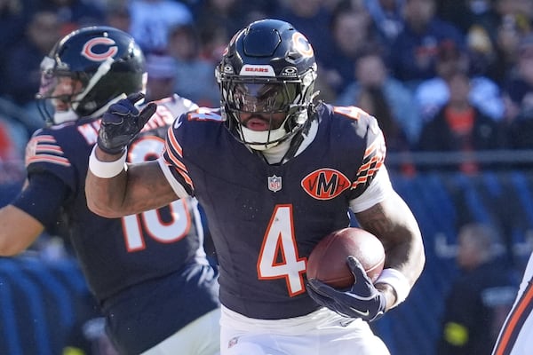 Chicago Bears running back D'Andre Swift (4) carries the ball during the first half of an NFL football game against the Pittsburgh Steelers, Sunday, Nov. 23, 2025, in Chicago. (AP Photo/Nam Huh)