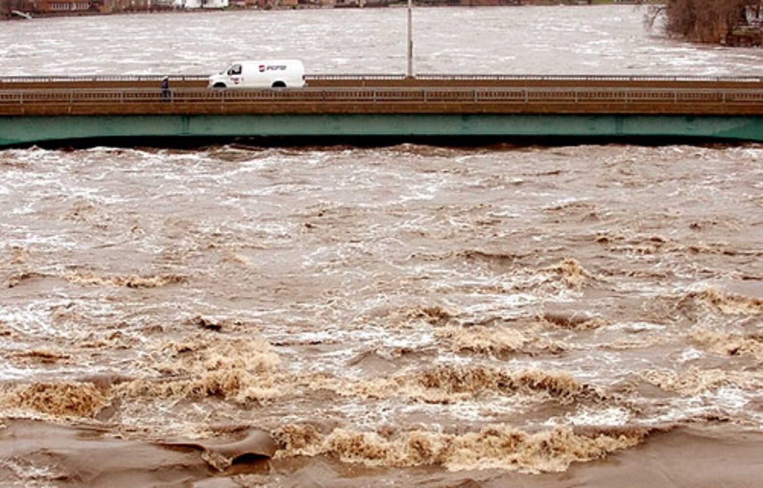 Midwest deals with flooding