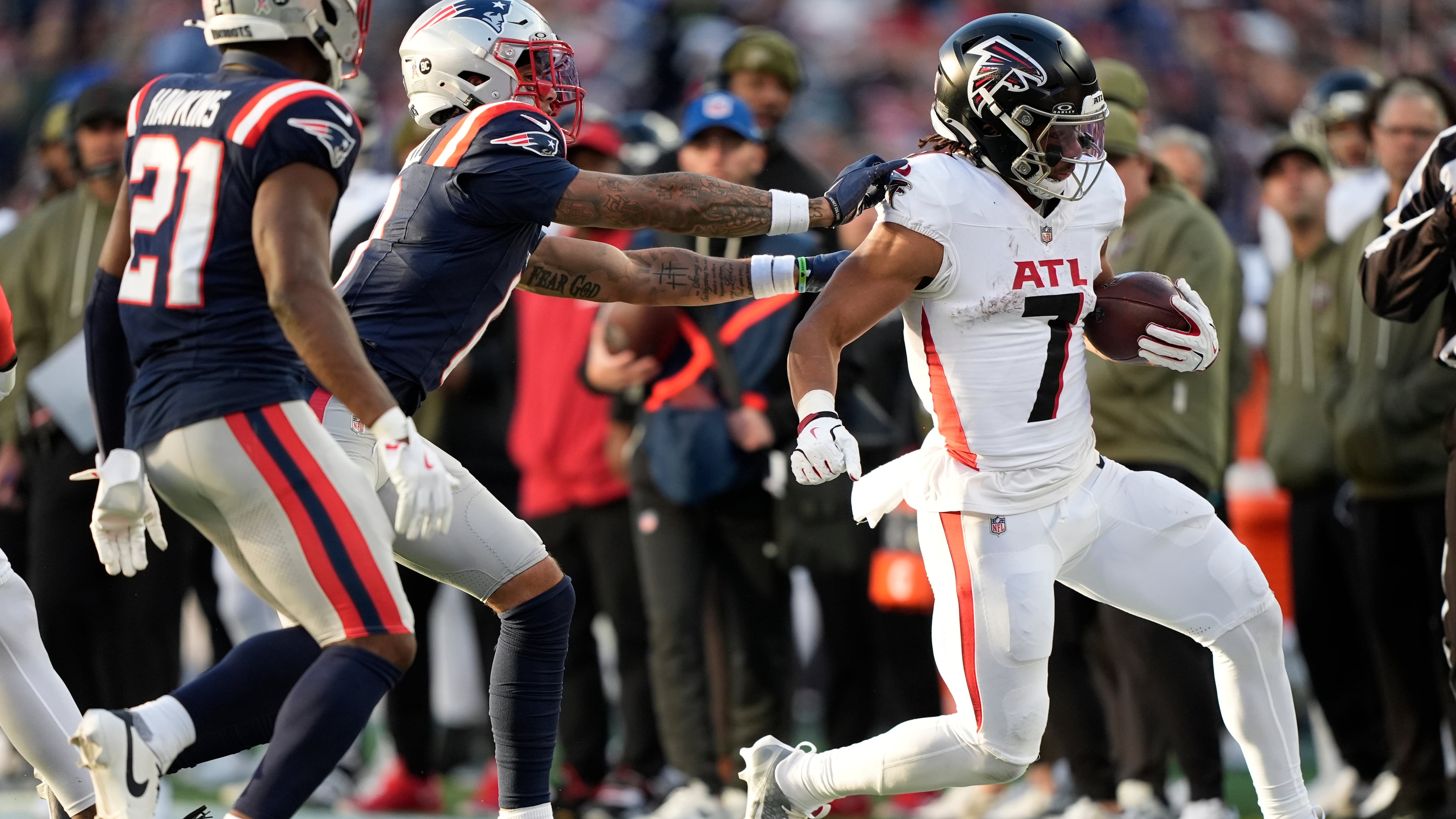 Atlanta Falcons running back Bijan Robinson (7) runs against the New England Patriots during the second half of an NFL football game, Sunday, Nov. 2, 2025, in Foxborough, Mass. (AP Photo/Robert F. Bukaty)