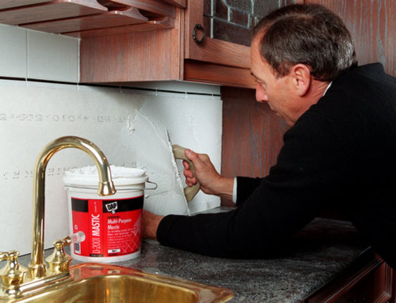 How to install a tile backsplash