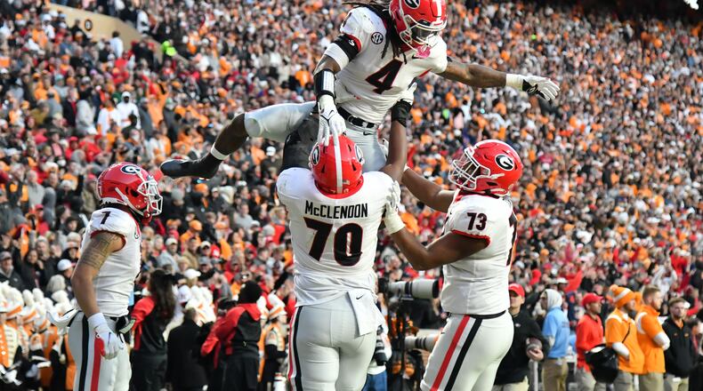 November 13, 2021 Knoxville, TN - Georgia's running back James Cook (4) celebrates with teammates after scoring a touchdown in the first half during a NCAA football game at Neyland Stadium in Knoxville on Saturday, November 13, 2021. (Hyosub Shin / Hyosub.Shin@ajc.com)