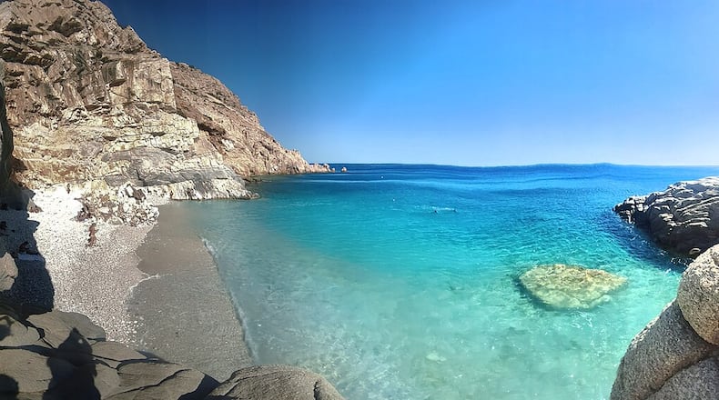 Ikaria, Greece is one of the world's Blue Zones, places where time outdoors, simple food and strong community have kept people living very long lives for generations. (Leeturtle/Creative Commons. License: https://creativecommons.org/licenses/by-sa/4.0)