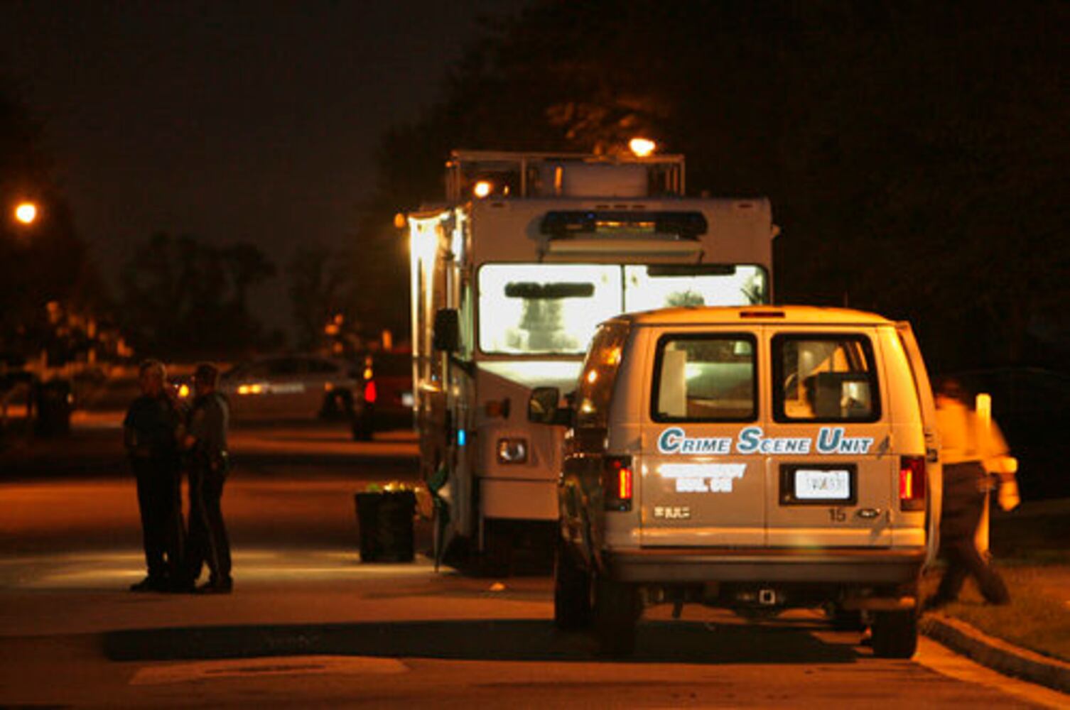 Shootings kill 4, injures child