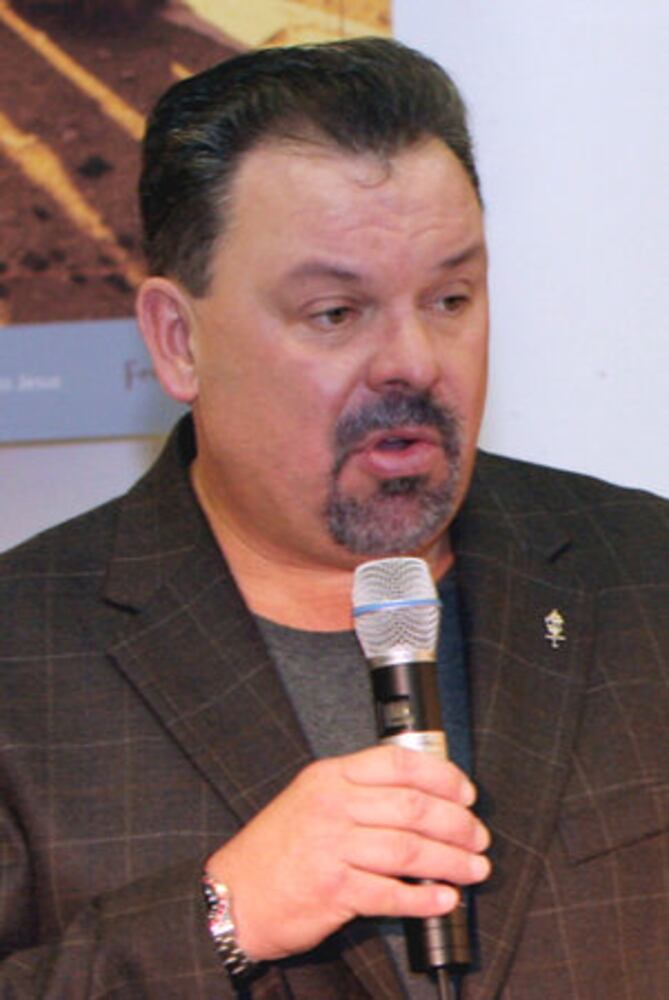 Painter Thomas Kinkade dies at 54