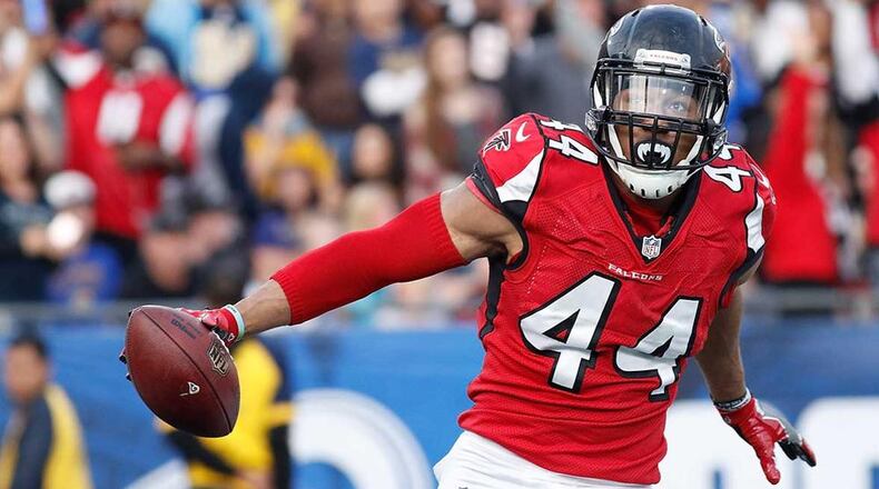 Falcons outside linebacker Vic Beasley Jr. against the Rams (Getty Images).