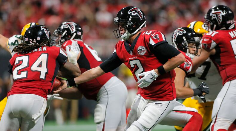 9/17/17 - Atlanta, GA -  Atlanta Falcons quarterback Matt Ryan  hands off to Atlanta Falcons running back Devonta Freeman in the second half.  Atlanta Falcons vs Green Bay Packers.   The Falcons opened the roof for the Falcons season opener at Mecedes-Benz Stadium.   BOB ANDRES  /BANDRES@AJC.COM