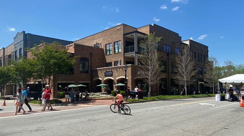 Vickers mixed-use project located at Canton and Woodstock Streets was built in 2018. During a Monday meeting City Council approved a 60-day extension on a moratorium on conditional use applications for new apartments unless they’re within a mixed-use project with 75% non-residential space. Credit: Adrianne Murchison / Adrianne.Murchison@ajc.com)