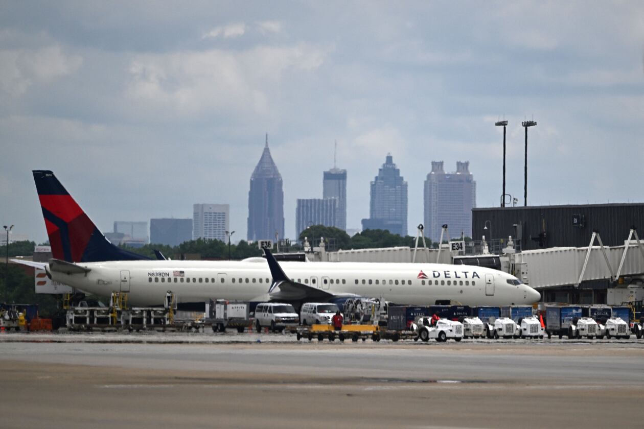 A report says United had approached Delta about merging two of the U.S.'s largest carriers, though talks didn't progress. (Hyosub Shin/AJC)