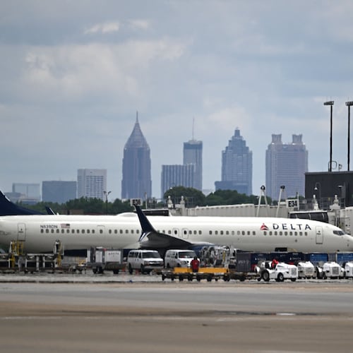A report says United had approached Delta about merging two of the U.S.'s largest carriers, though talks didn't progress. (Hyosub Shin/AJC)