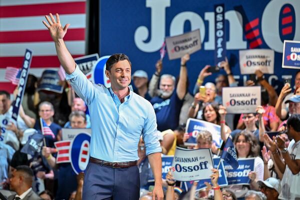 U.S. Senator Jon Ossoff waves to the crowd during a rally in Savannah, Ga. on June 27, 2026. (Sarah Peacock for the AJC)