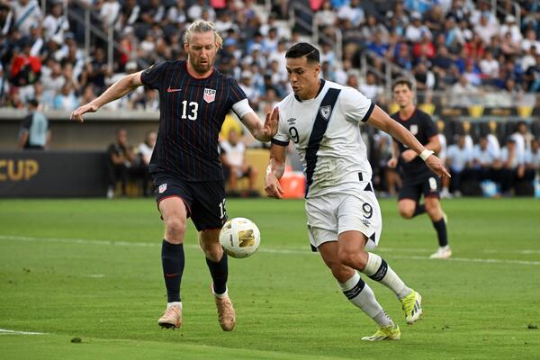 United States defender Timo Ream (13) and Guatemala forward Rubio Mendez (9) chase a loose ball during the second half of a CONCACAF Gold Cup semifinal soccer match, Wednesday, July 2, 2025, in St. Louis. (AP Photo/Connor Hamilton)