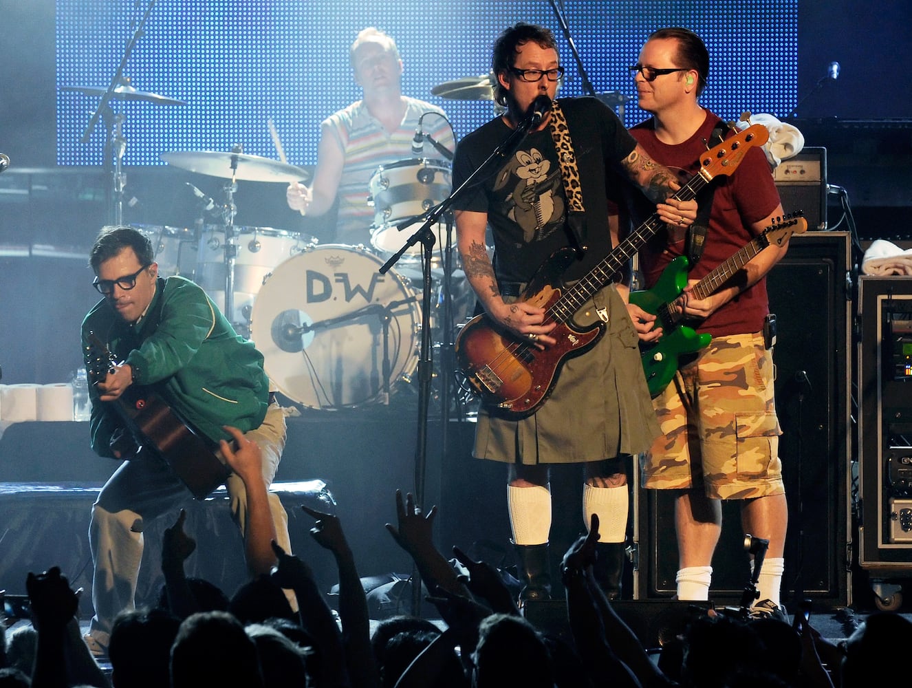 Red Hot Chili Peppers, Journey headline two-day show