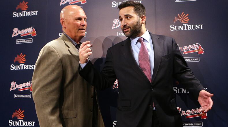 Braves manager Brian Snitker (left) and general manager Alex Anthopoulos at Anthopoulos’ hiring press conference in November 2017. (Curtis Compton/ccompton@ajc.com)