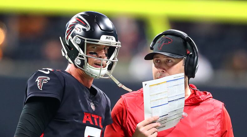 120521 Atlanta: Falcons head coach Arthur Smith and Matt Ryan confer during a time out against the Buccaneers in a NFL football game on Sunday, Dec 5, 2021, in Atlanta.   “Curtis Compton / Curtis.Compton@ajc.com”`