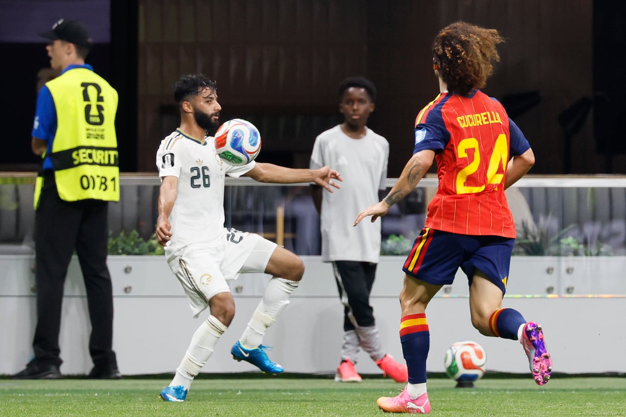 Saudi Arabia's Mohammed Abu Alshamat (left) controls the ball against Spain's Marc Cucurella during second half of the Spain vs. Saudia Arabia World Cup match at Atlanta Stadium on Sunday, June 21, 2026. (Miguel Martinez/AJC)