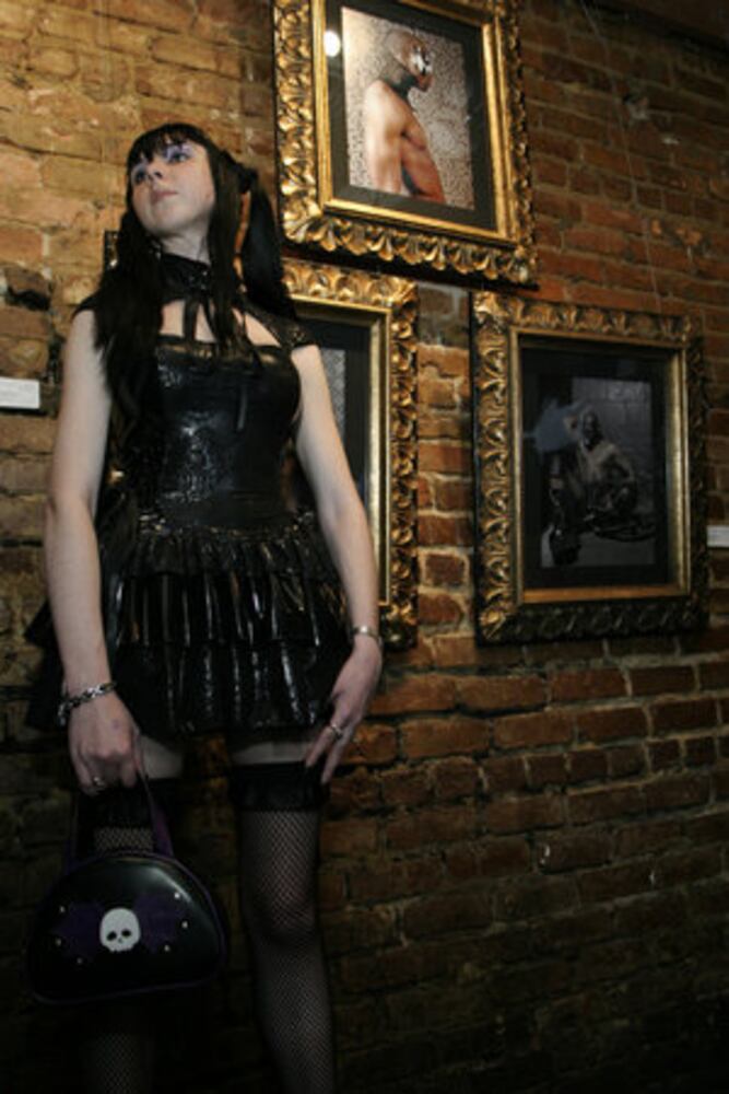Apache Cafe mixes art, hedonism