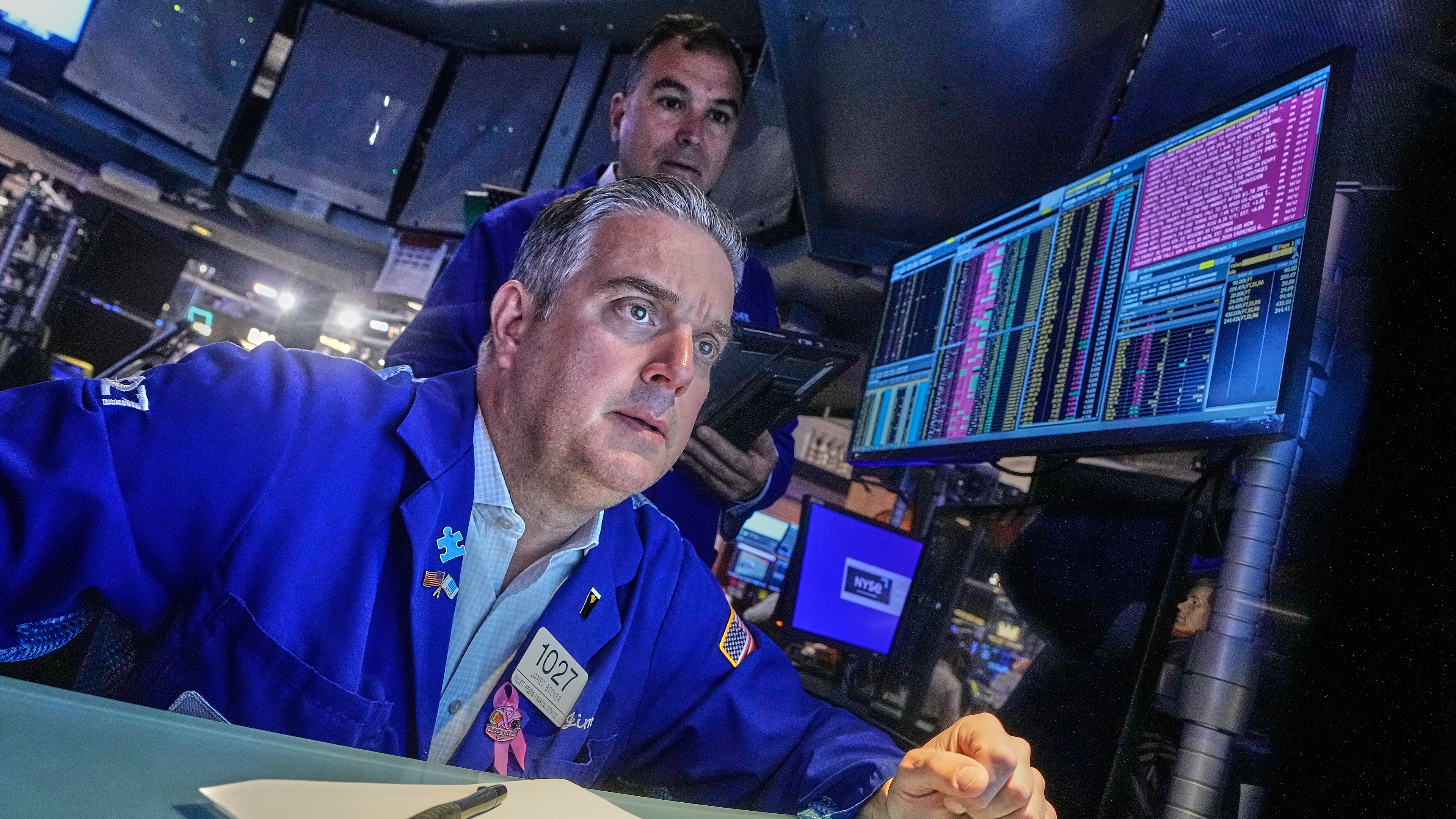 Traders James Bodner, foreground, and Chris Lagana work on the floor of the New York Stock Exchange, Monday, Oct. 13, 2025. (AP Photo/Richard Drew)