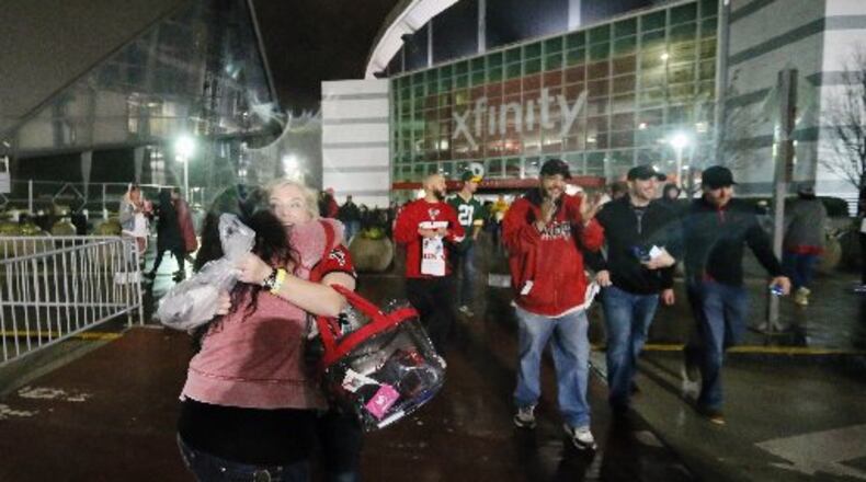 Atlanta Falcons fans leave the Georgia Dome happy after the victory over the Green Bay Packers in the NFC Championship game. BOB ANDRES / BANDRES@AJC.COM