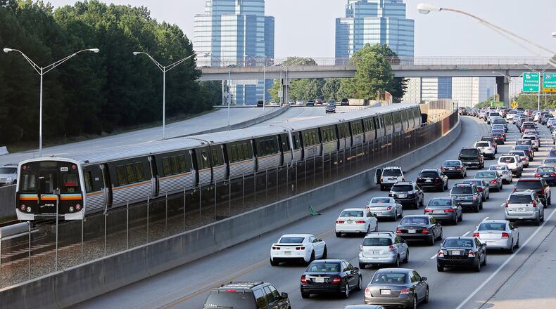 A MARTA train makes its way north past Ga. 400 traffic near Sandy Springs on a typical afternoon rush hour. BEN GRAY / BGRAY@AJC.COM