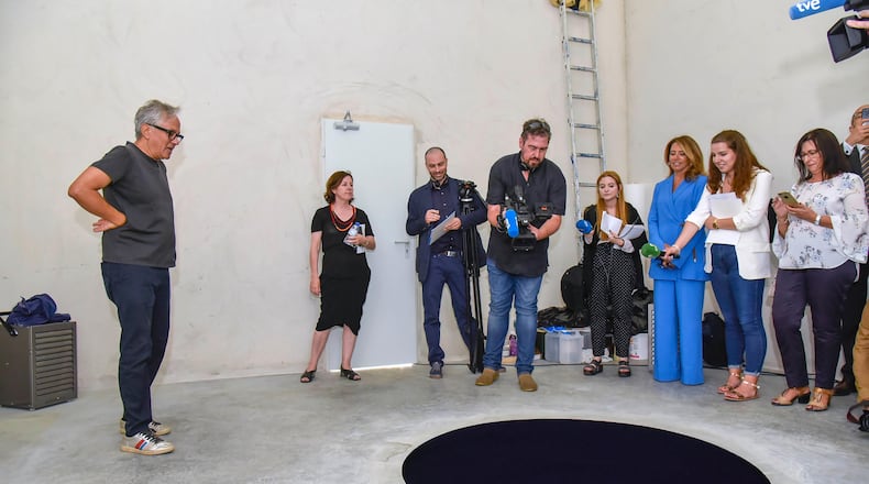 Anish Kapoor and "Descent Into Limbo." (Photo: Joaquim Norte de Sousa/Serralves Museum and Park)