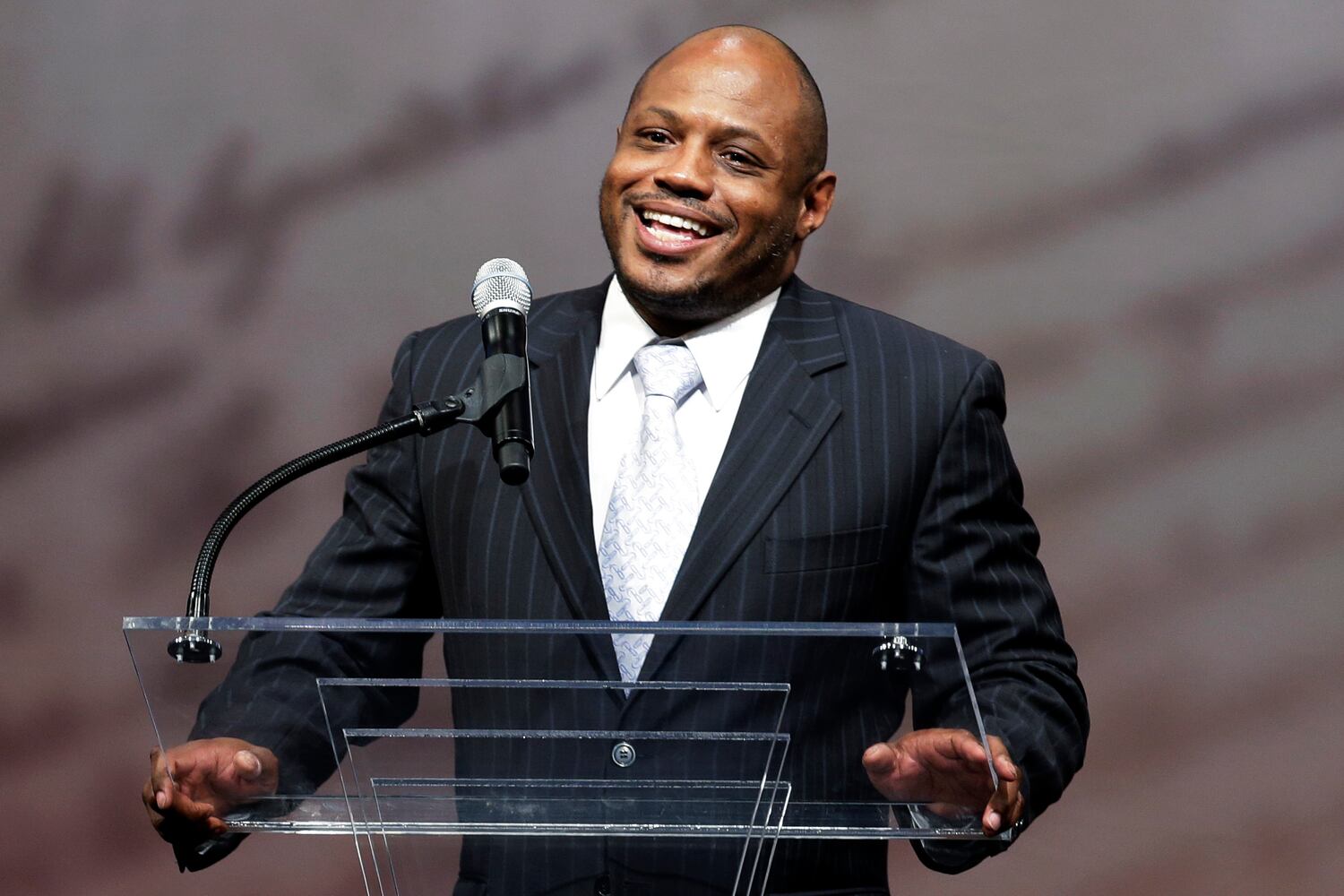 Boxing legend honored at event
