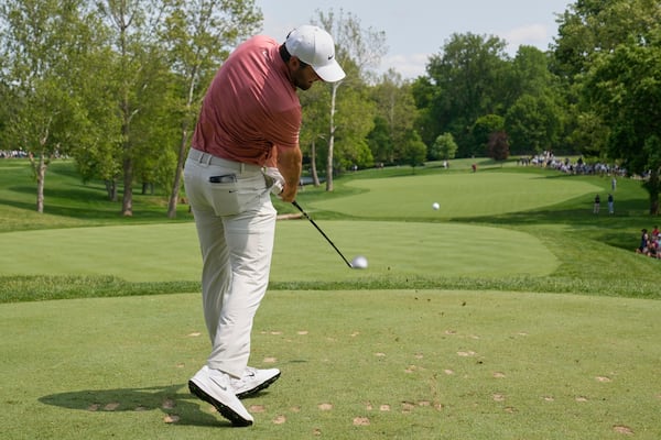 Scottie Scheffler hits from the third tee during the third round of the Memorial golf tournament Saturday, May 31, 2025, in Dublin, Ohio. (AP Photo/Sue Ogrocki)