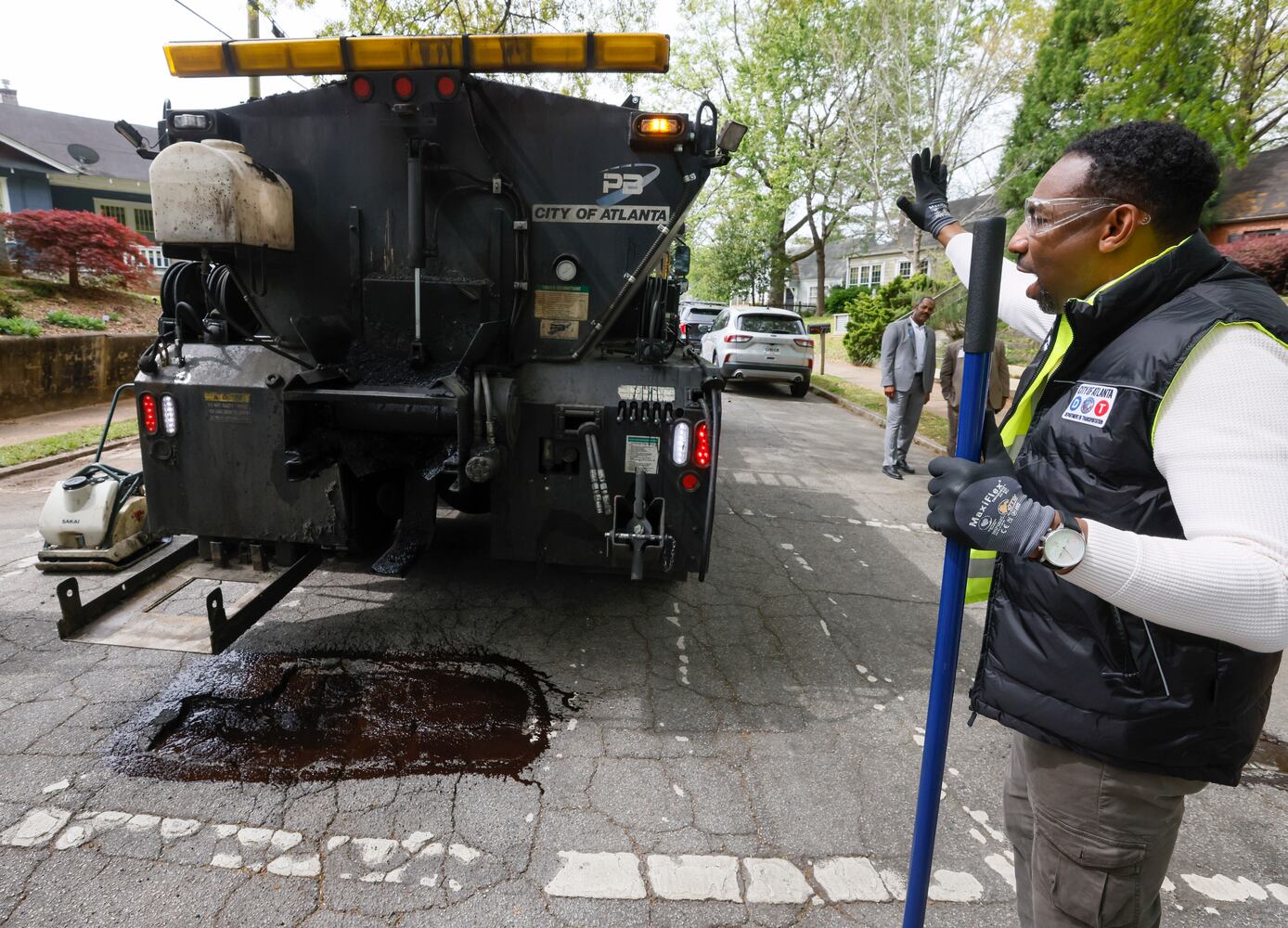 Mayor restarts pothole posse