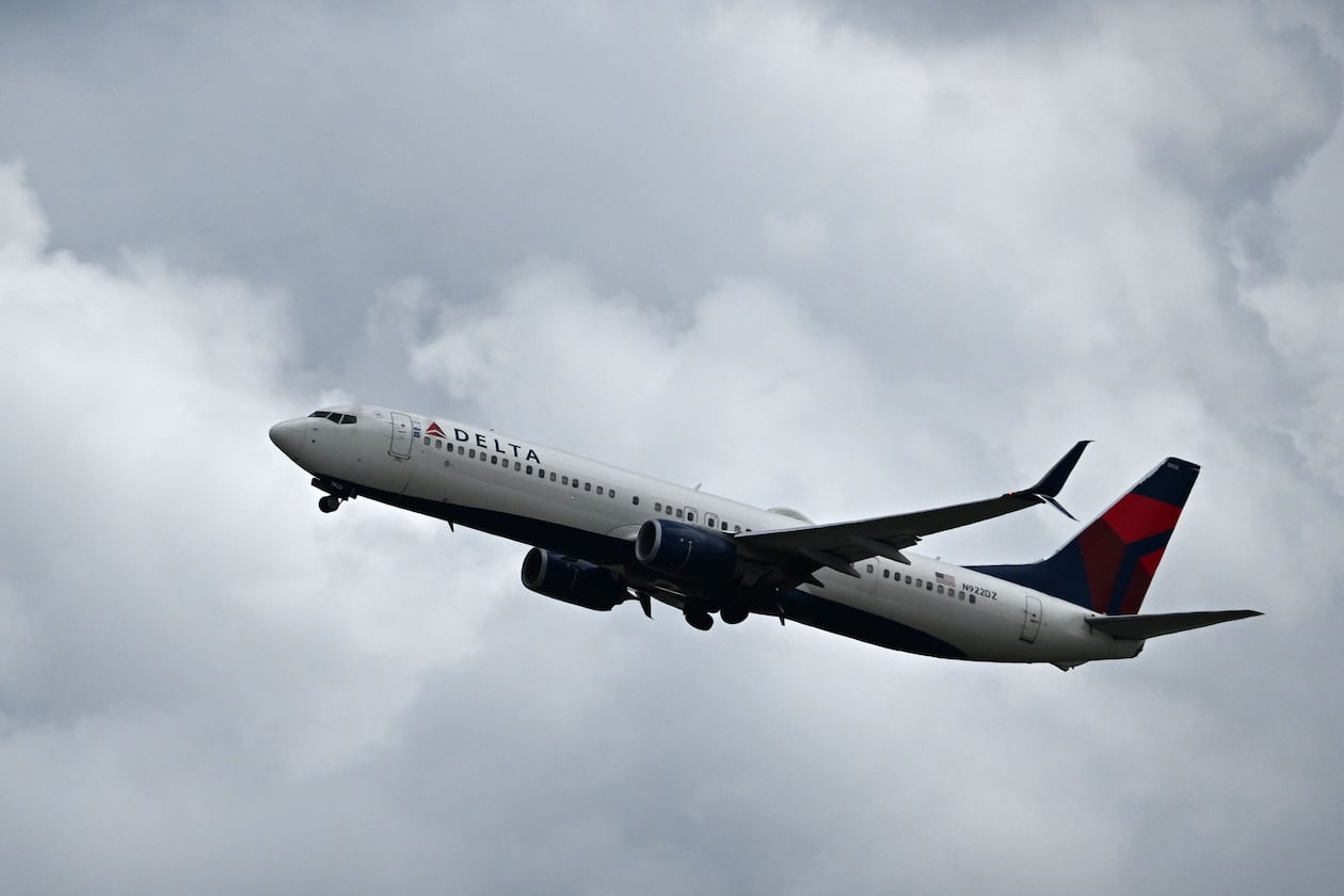 A Delta Air Lines plane is shown near Hartsfield-Jackson Atlanta International Airport on Thursday, May 28, 2026. Two planes carrying hundreds of passengers between them had a close call at the Atlanta airport this week. (Hyosub Shin/AJC)
