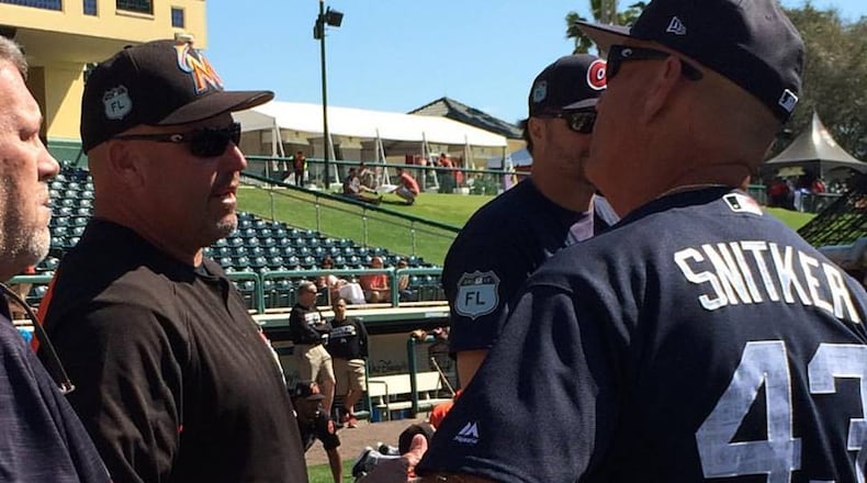 Former Braves manager Fredi Gonzalez, now third-base coach for the Marlins, chats with Braves manager Brian Snitker before Saturday’s game at Champion Stadium. (Photo by David O’Brien)