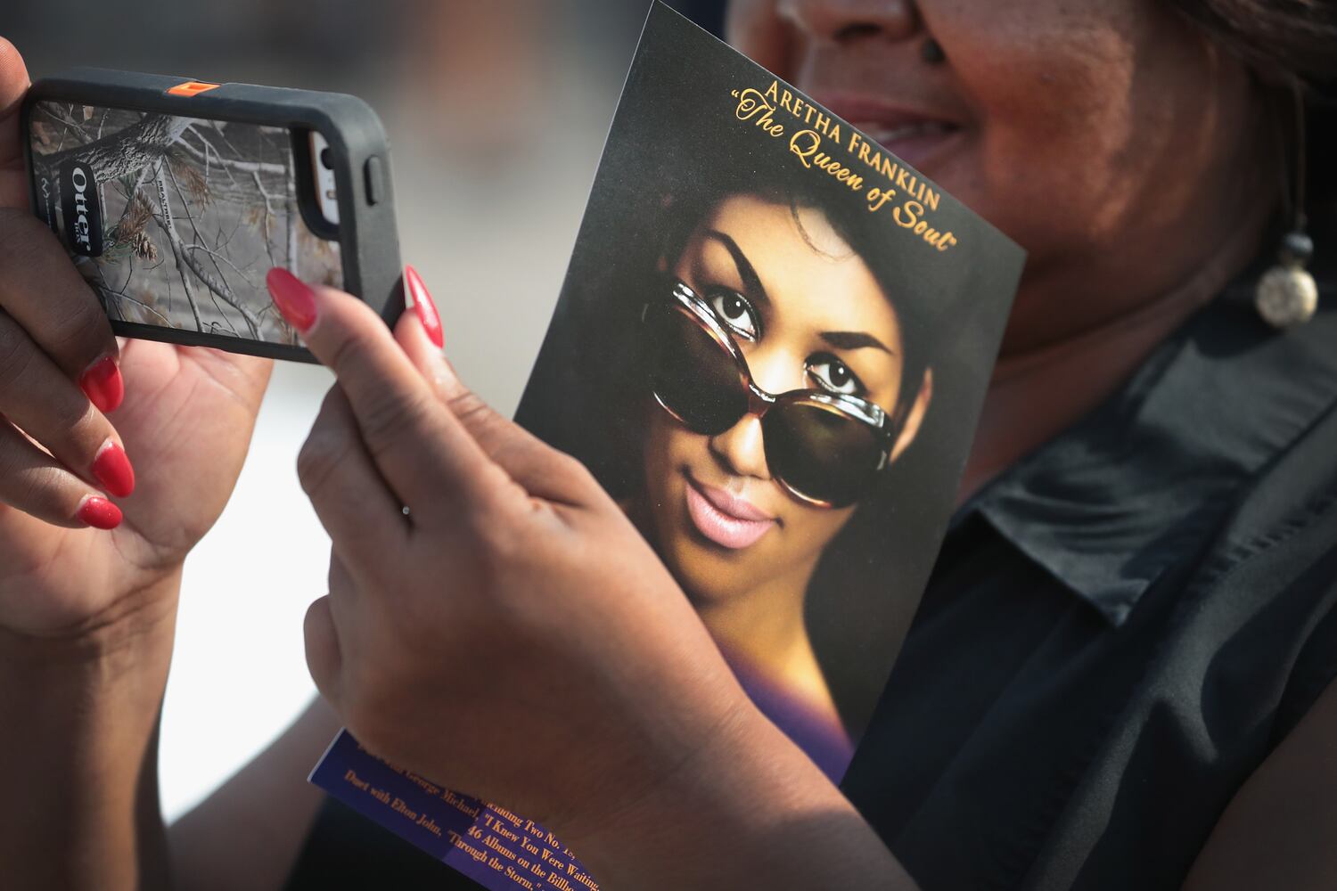 Fans attend viewing for Aretha Franklin