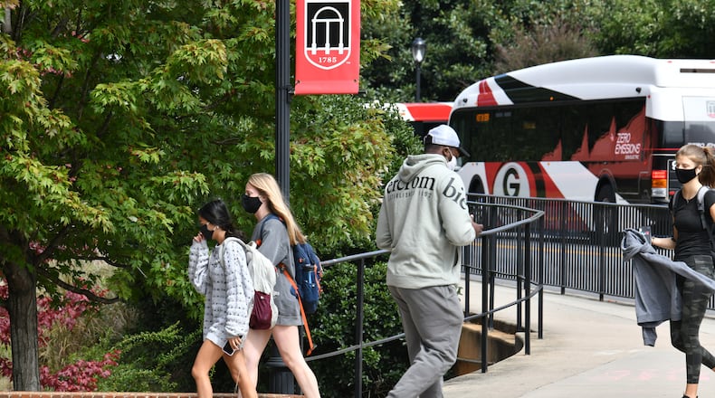 Students wear face masks as they make their way through the University of Georgia campus in Athens on Wednesday, Sept. 23, 2020. (Hyosub Shin / Hyosub.Shin@ajc.com)