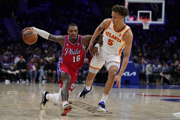 Philadelphia 76ers' Lonnie Walker IV (16) tries to get past Atlanta Hawks' Dyson Daniels during the second half of an NBA basketball game Friday, April 11, 2025, in Philadelphia. (AP Photo/Matt Rourke)