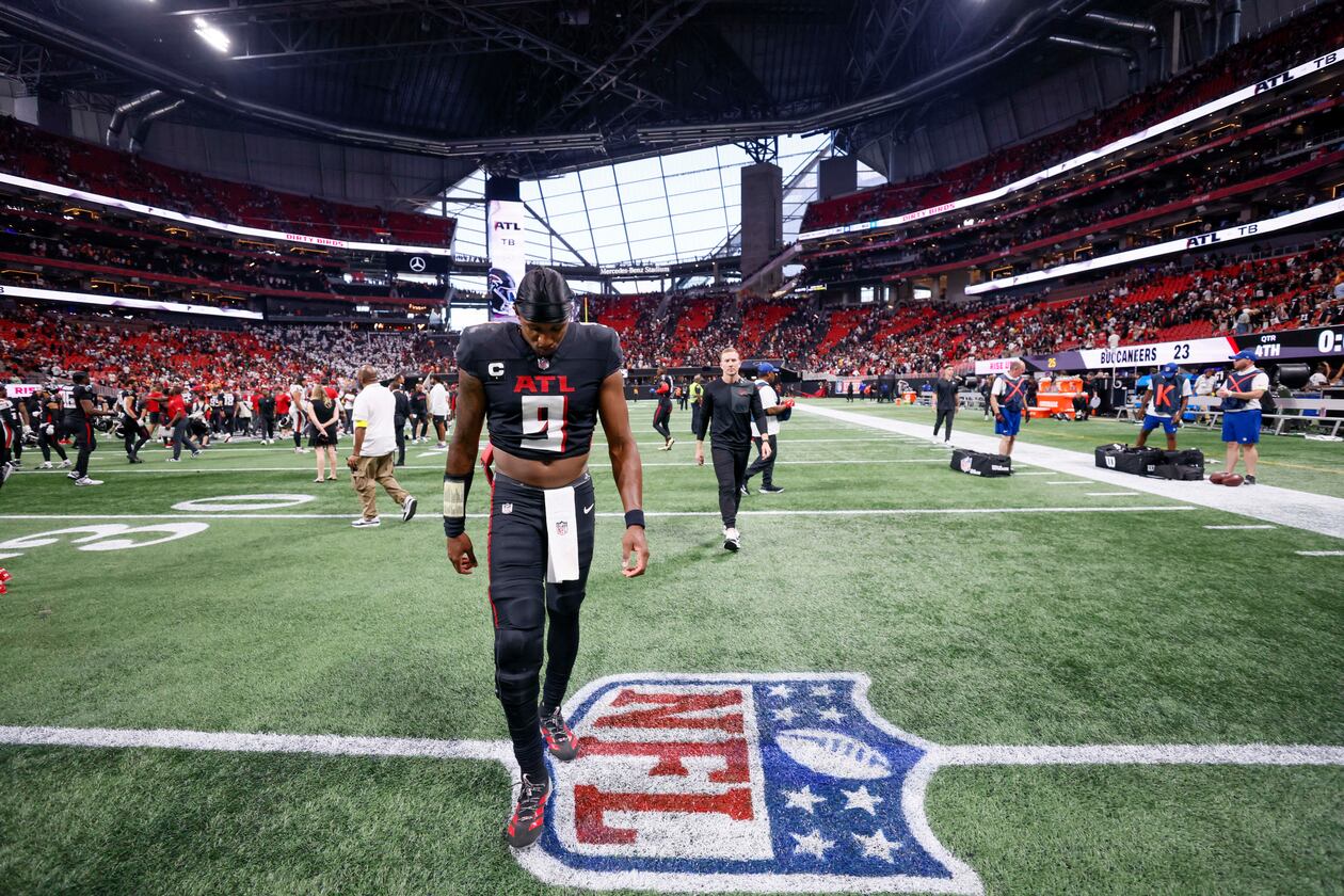 Atlanta Falcons quarterback Michael Penix Jr. (9) walks out of the field after the Tampa Bay Buccaneers defeated the Atlanta Falcons 23-20 at Mercedes-Benz Stadium on Sunday, September 7, 2025, in Atlanta.
(Miguel Martinez/ AJC)