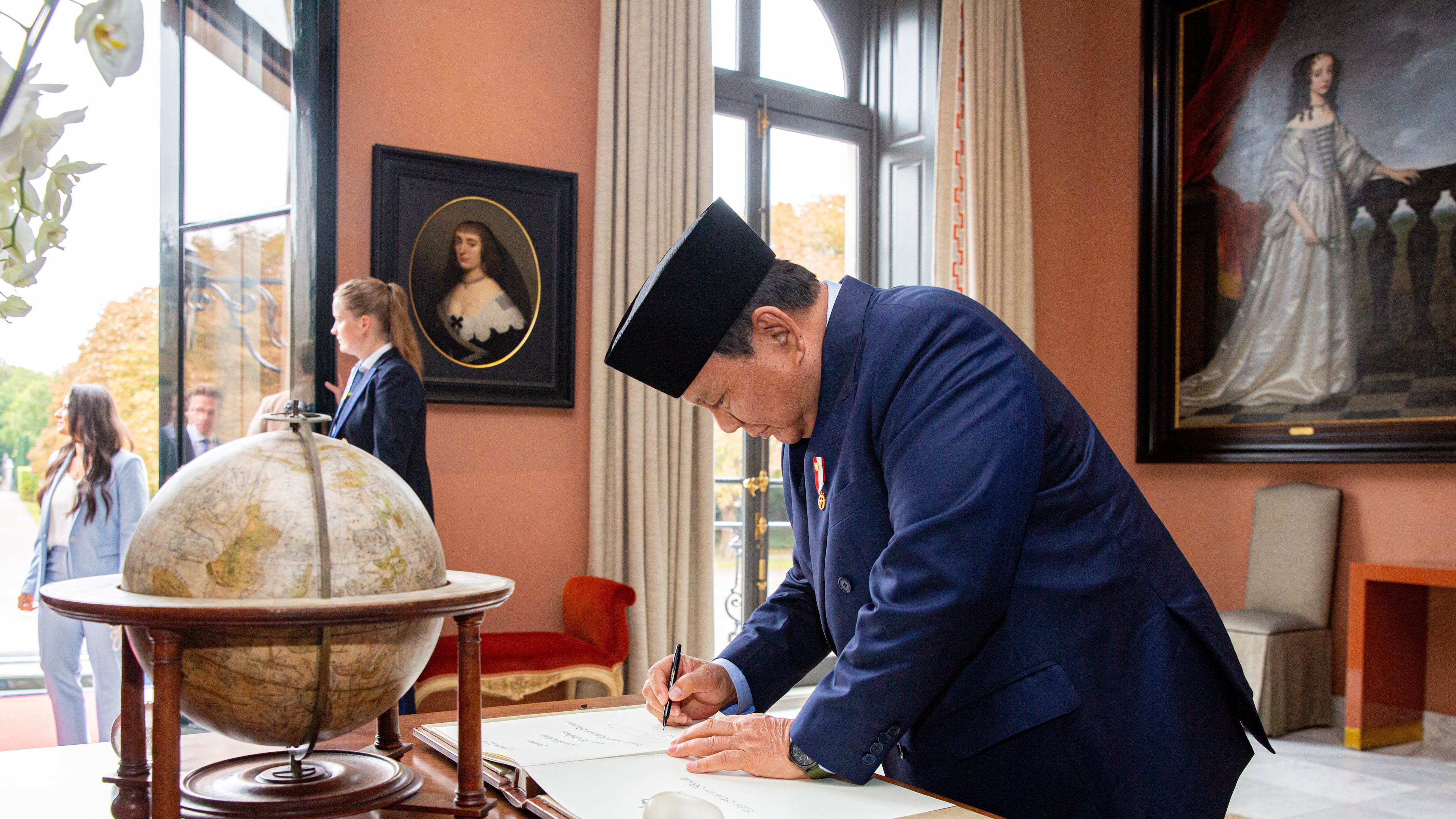 Indonesia's President Prabowo Subianto arrives at royal palace Huis ten Bosch in The Hague, Netherlands, Friday, Sept. 26, 2025. (Wesley de Wit/Pool Photo via AP)