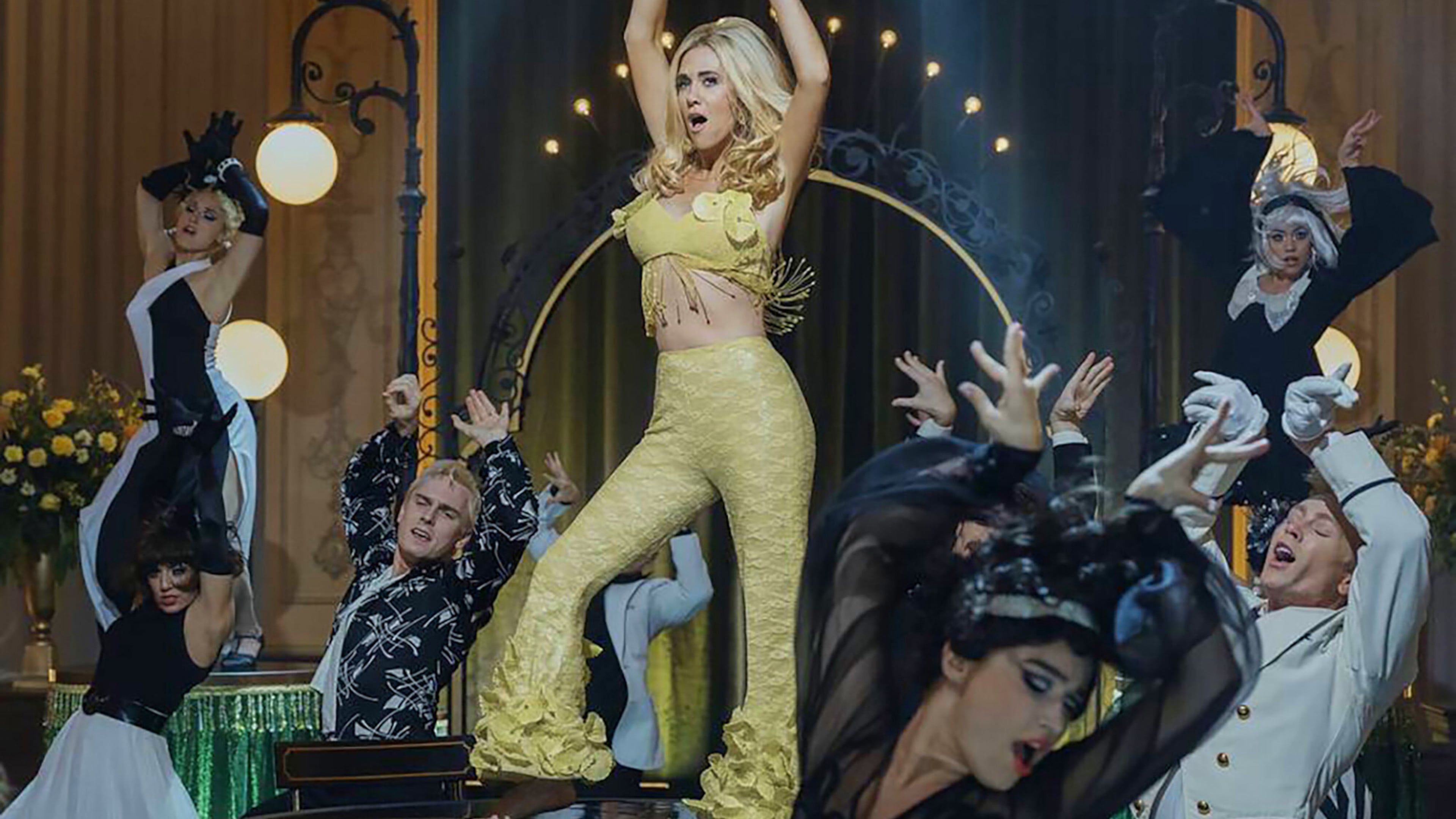 This image released by Apple TV shows Kristen Wiig in a scene from "Palm Royale." (Erica Parise/Apple TV via AP)