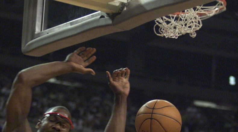 Hawks forward Grant Long dunks against the Pistons on May 8, 1999. (LEVETTE BAGWELL/AJC STAFF)
