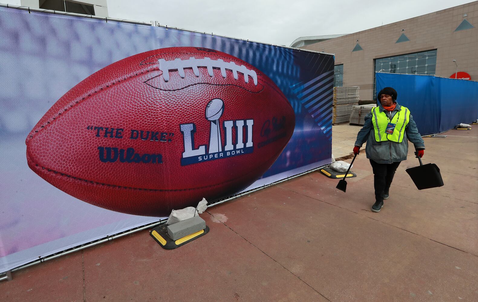 Photos: Setting up Mercedes-Benz Stadium for Atlanta’s Super Bowl