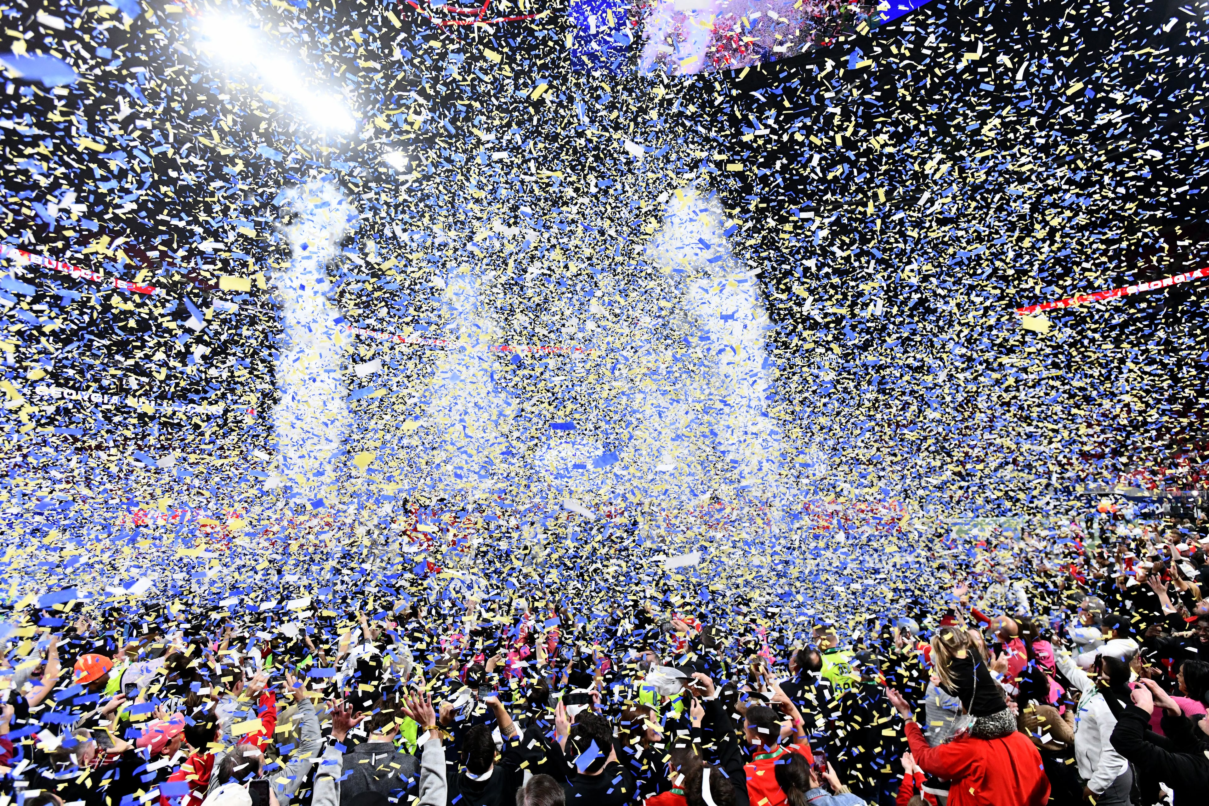 Georgia head coach Kirby Smart and players celebrate after defeating Alabama 28-7 in the SEC Championship football game at the Mercedes-Benz Stadium, Saturday, December 6, 2025 in Atlanta. (Hyosub Shin / AJC)