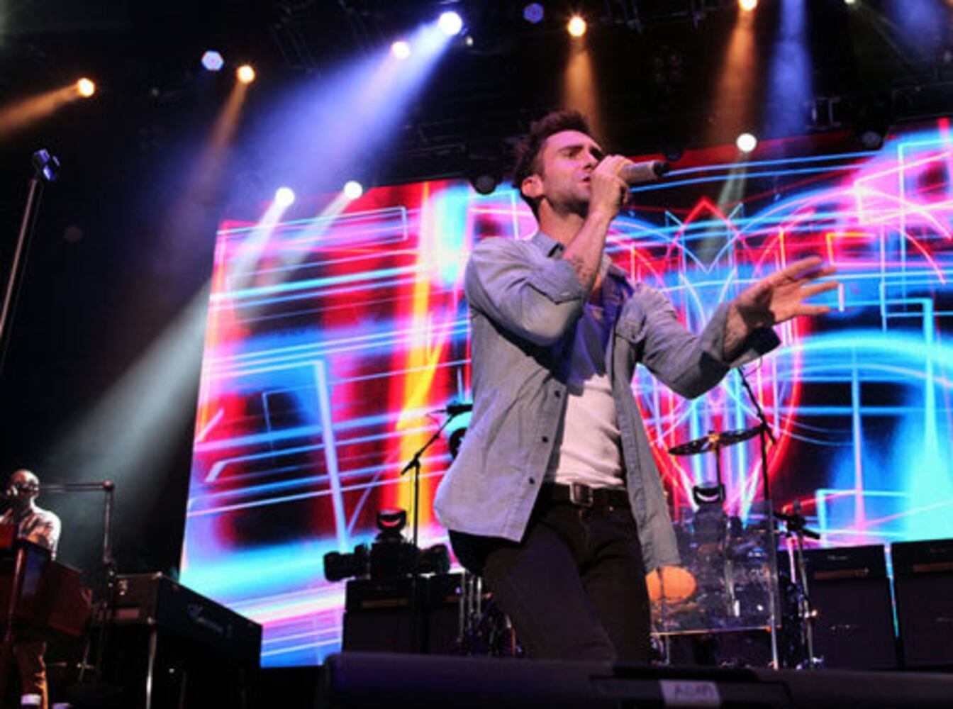 Train and Maroon 5 play to a sold out Verizon