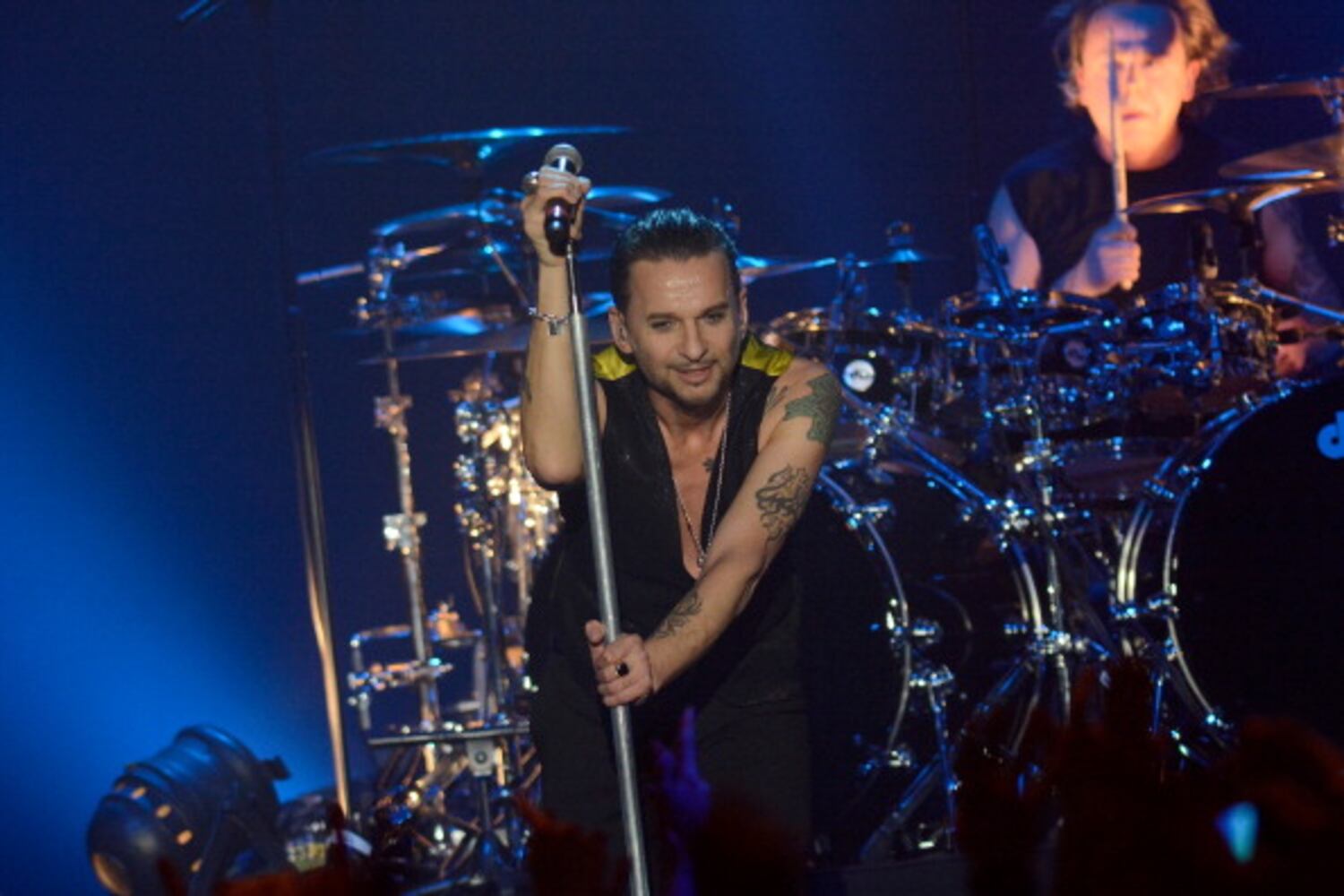 In 1996, Depeche Mode’s David Gahan overdosed on a speedball of cocaine and heroin at the Sunset Marquis Hotel in Los Angeles. Gahan later claimed he died for two minutes at the hospital.