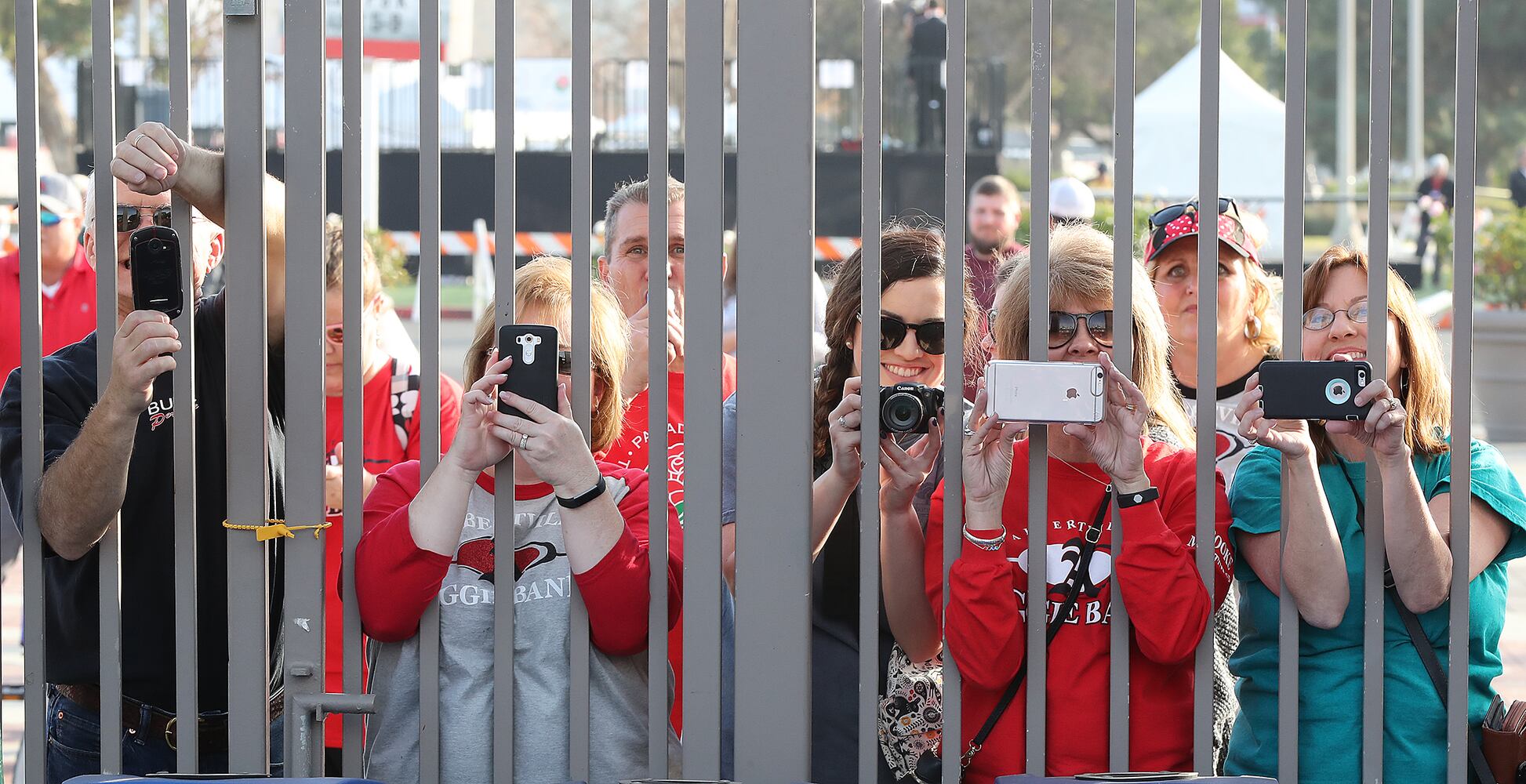 Photos: The scene at the Rose Bowl as Georgia, Oklahoma game nears