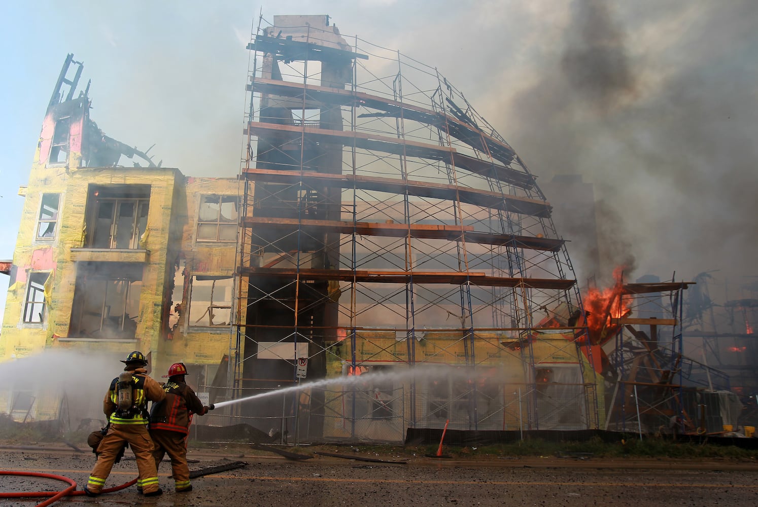 5-alarm fire at apartment construction site in Houston, 03.25.14