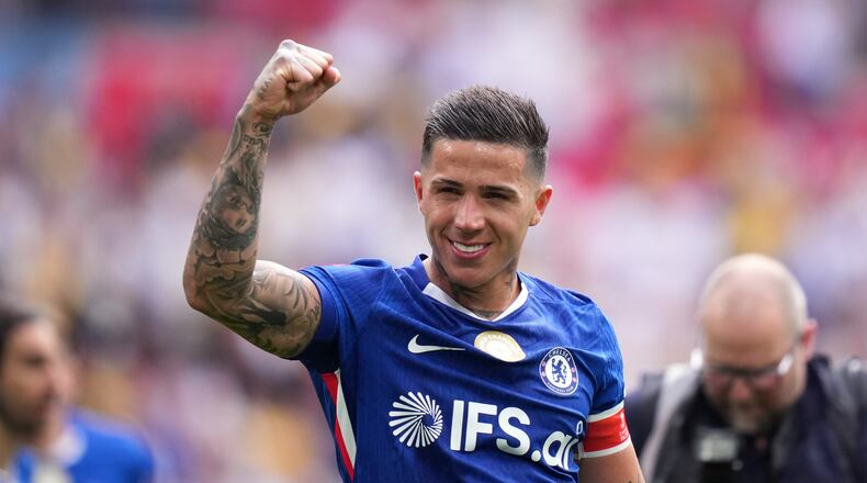 Chelsea's Enzo Fernandez celebrates at the the end of the FA Cup semifinal soccer match between Chelsea and Leeds in London, England, Sunday, April 26, 2026. (AP Photo/Alastair Grant)