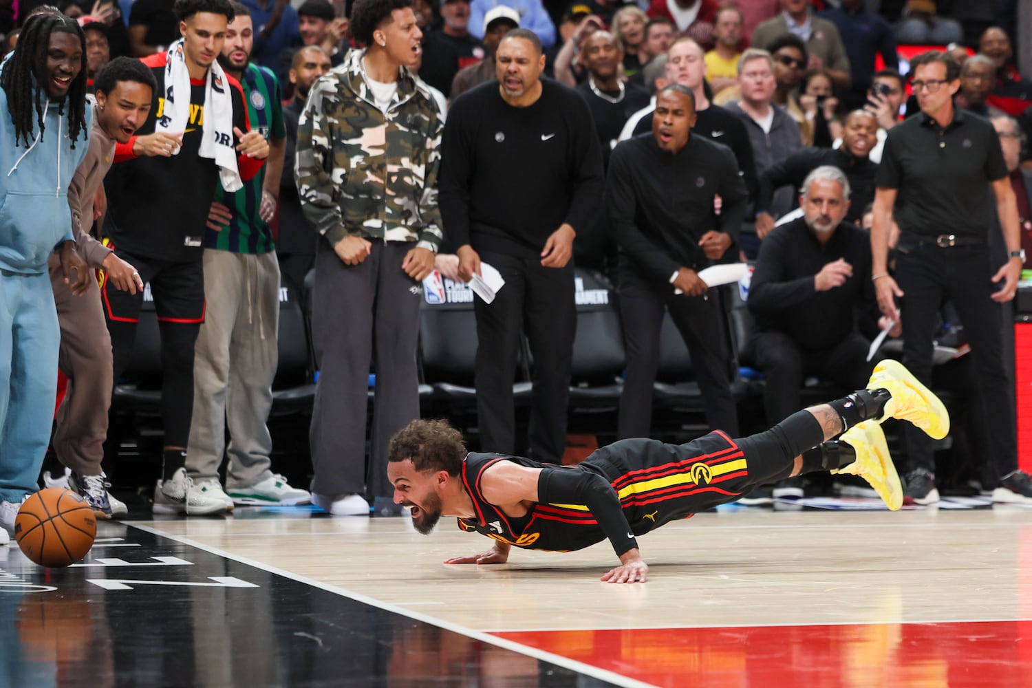 041925 hawks photos