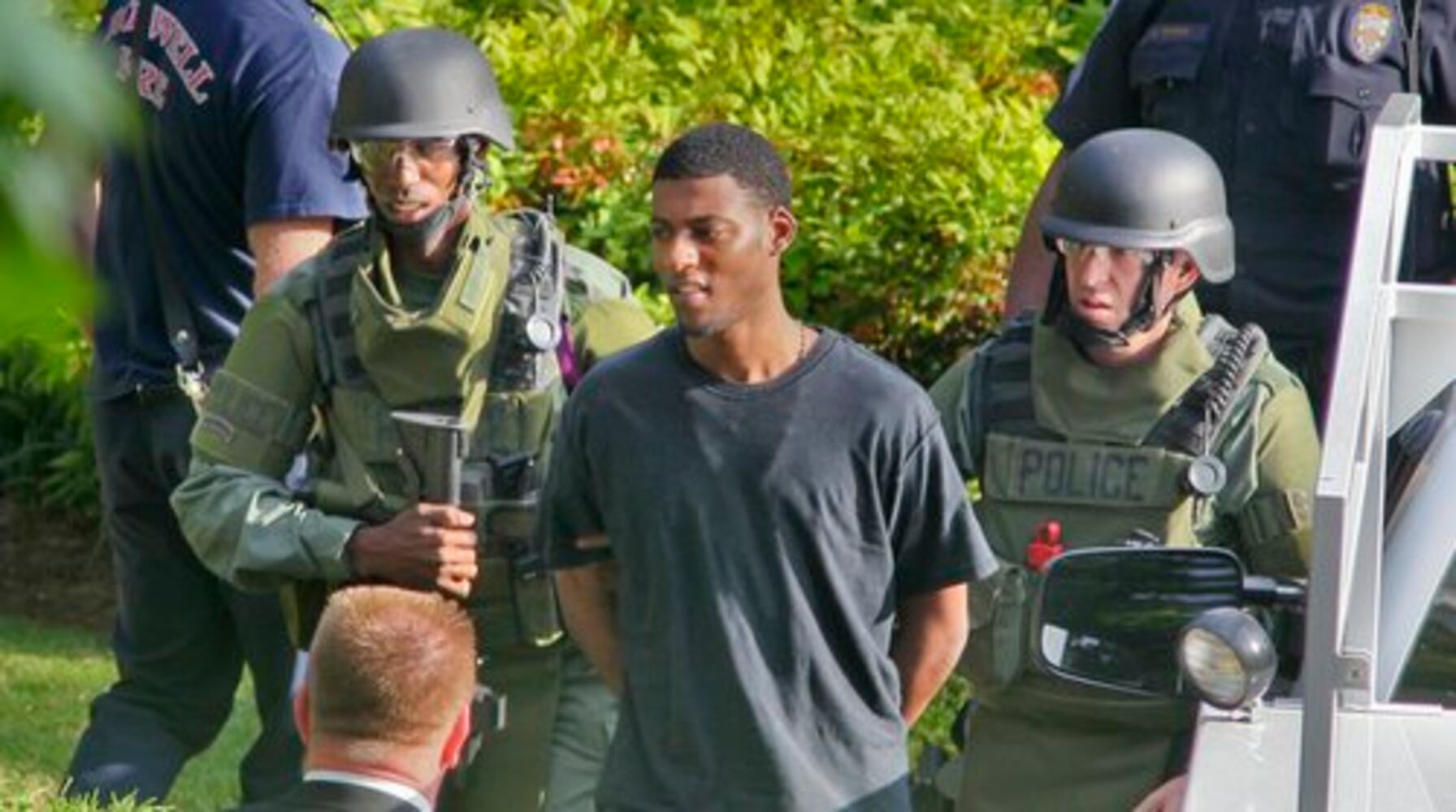 Hostage standoff at Roswell apartment