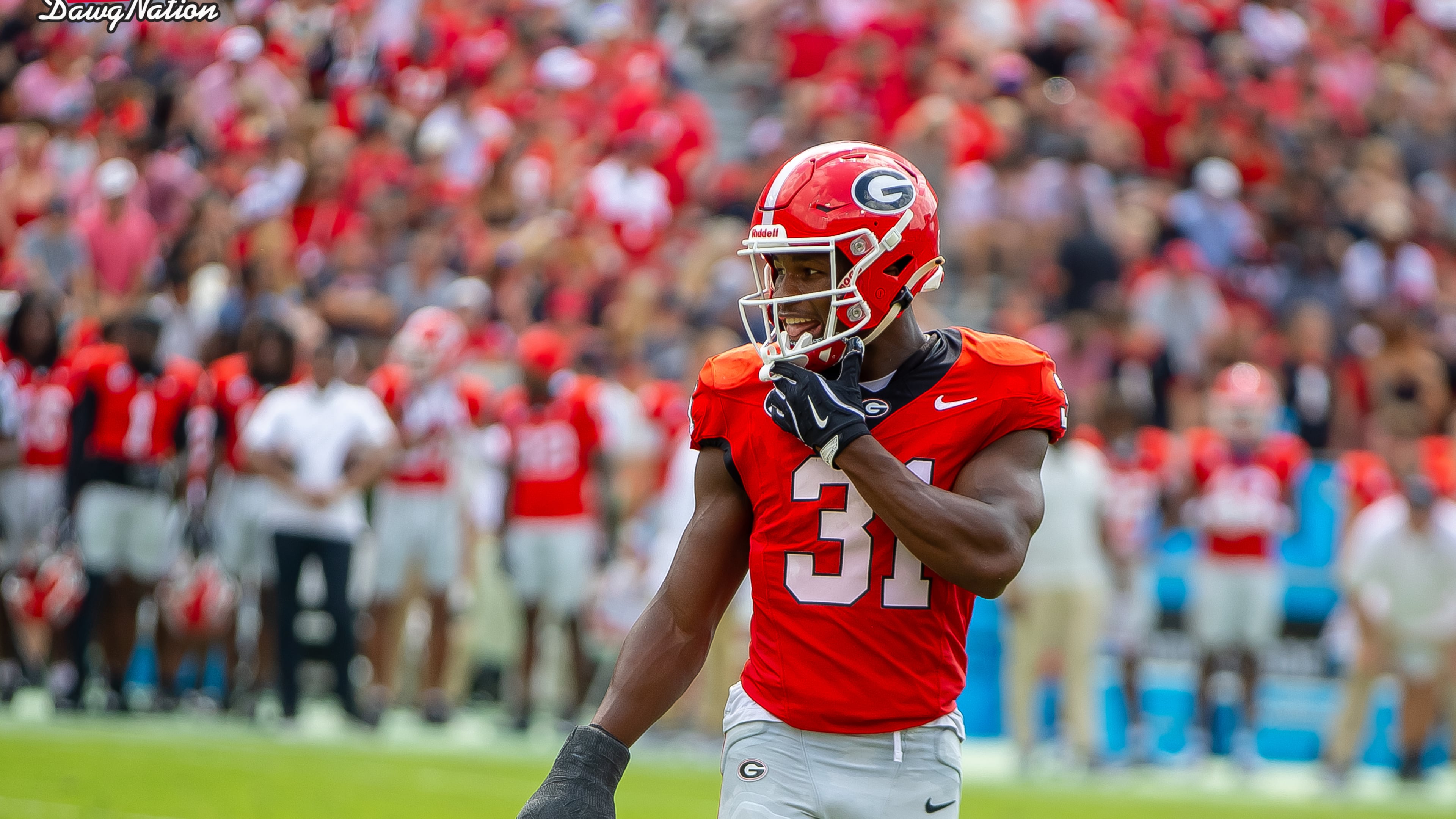 Georgia safety Kyron Jones started Saturday's game against Austin Peay despite a heavily taped club on his right hand. (Jeff Sentell/DawgNation)