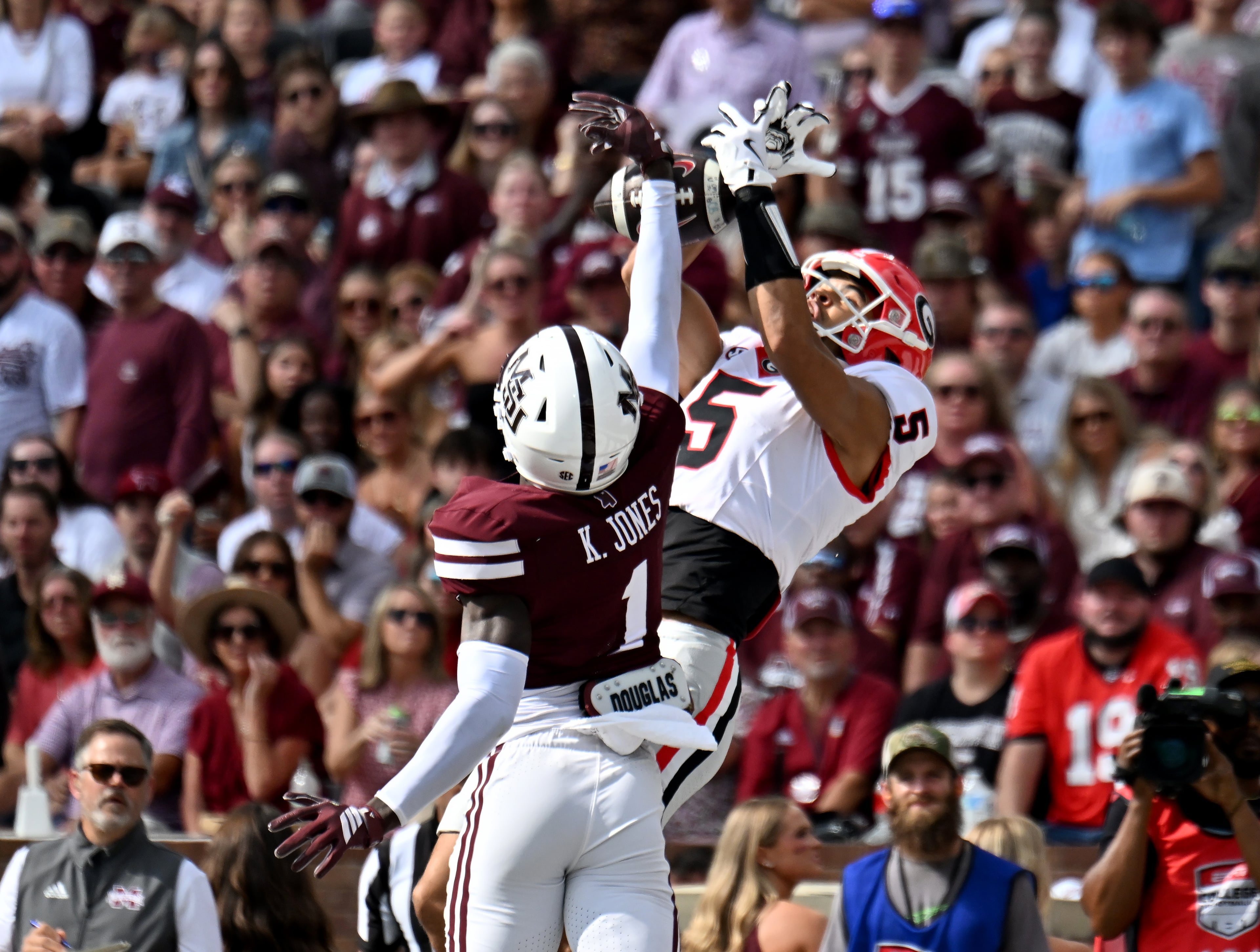 Georgia wide receiver Noah Thomas (5) is not able to catch under pressure from Mississippi State cornerback Kelley Jones (1) during the first half in an NCAA football game at Davis Wade Stadium, Saturday, November 8, 2025, in Starkville, Mississippi. (Hyosub Shin / AJC)